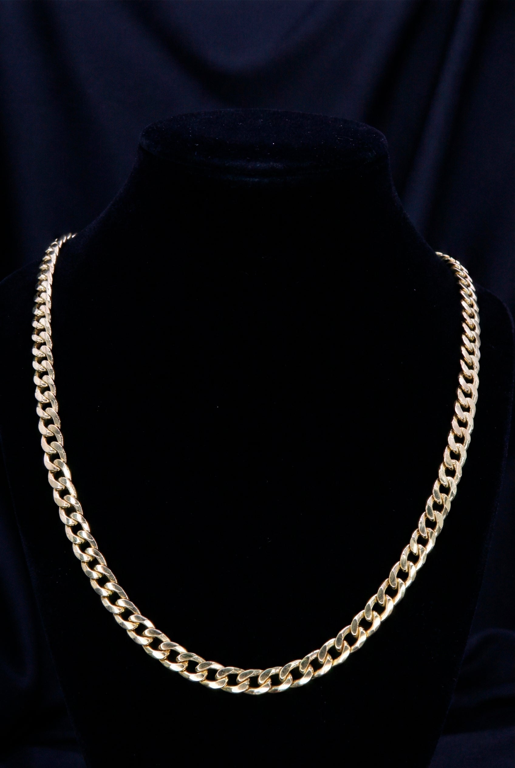 CUBAN LINK NECKLACE