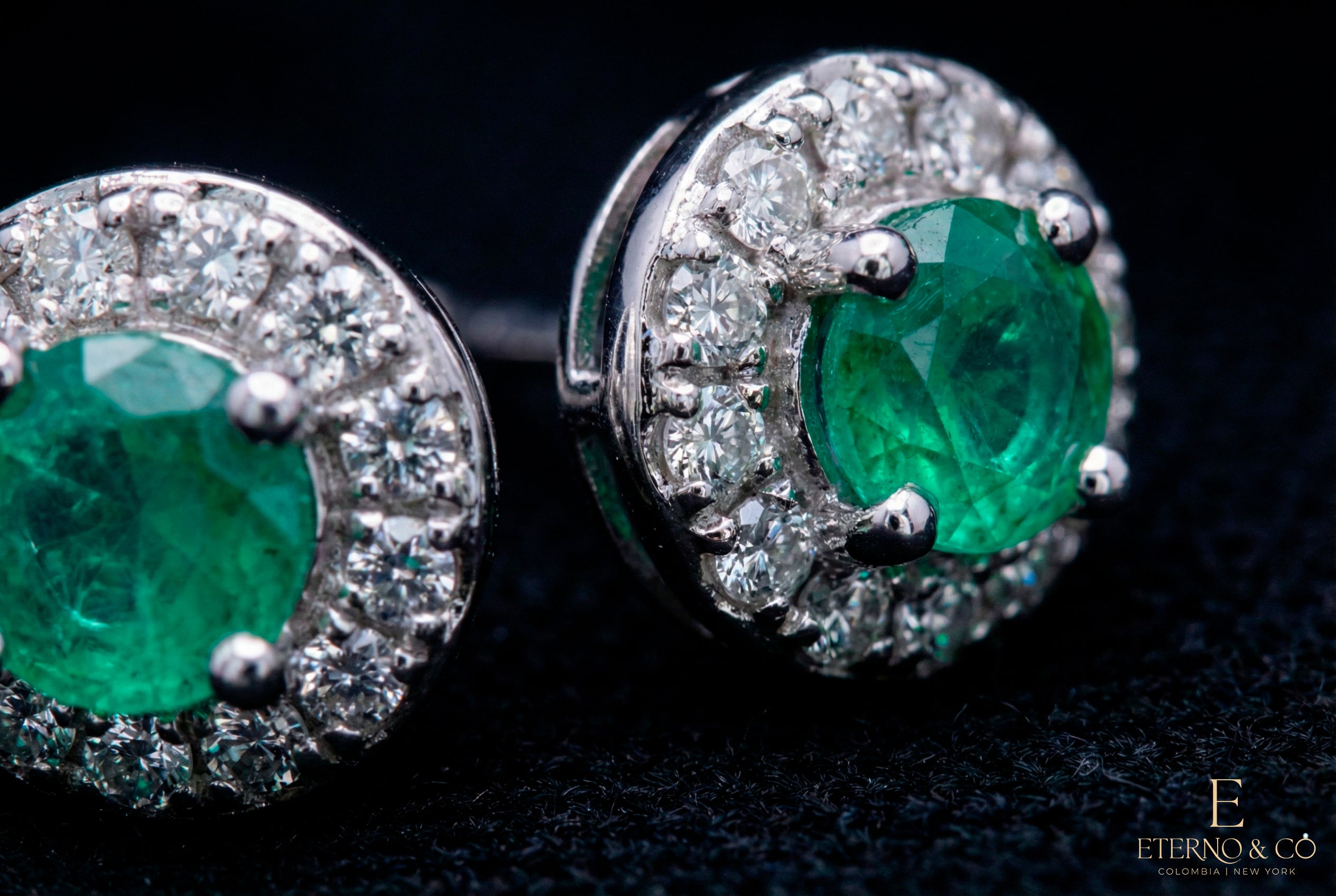 STUDS W_ CENTER EMERALD WITH CZ SIL-43