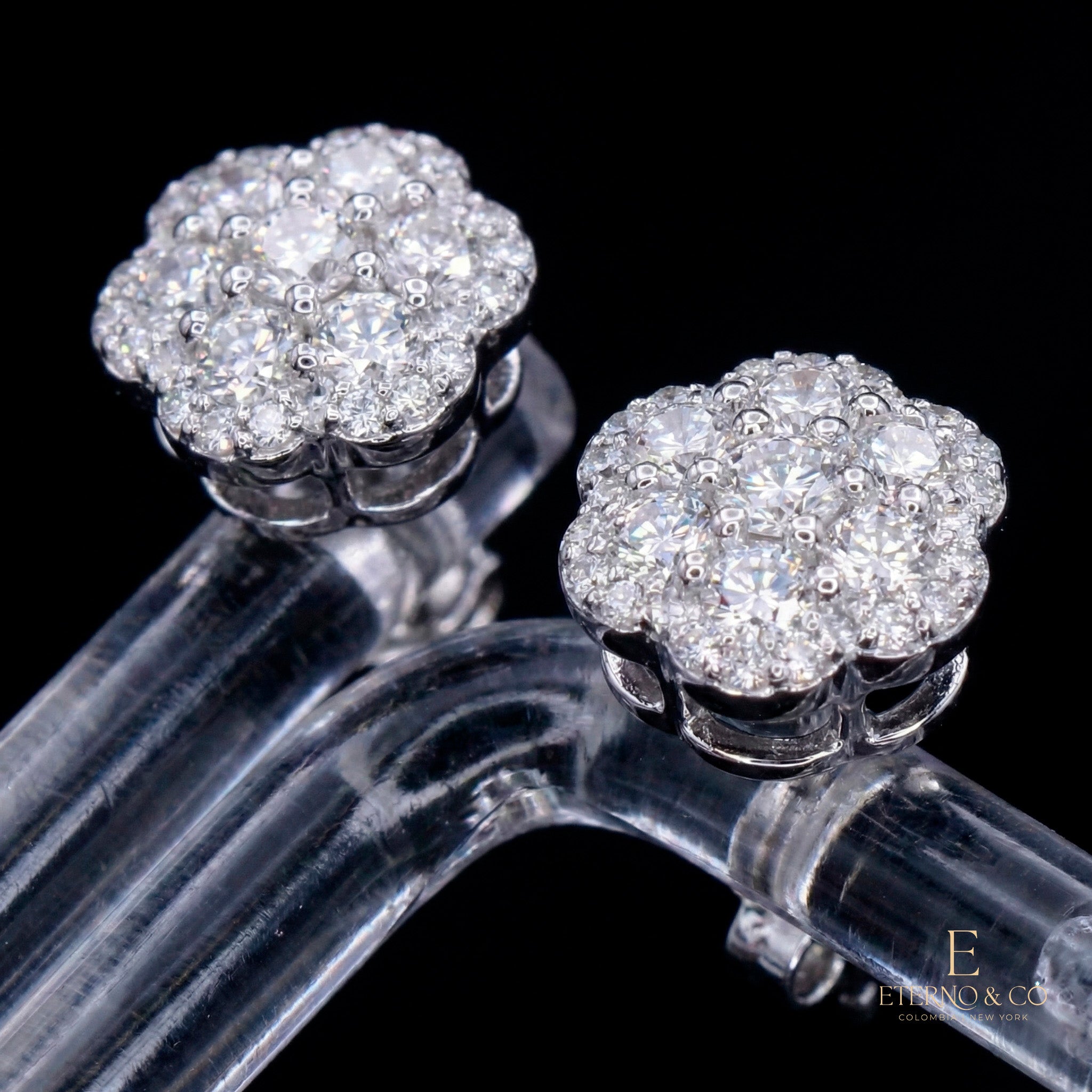 SIL-31 White Flower Moissanites