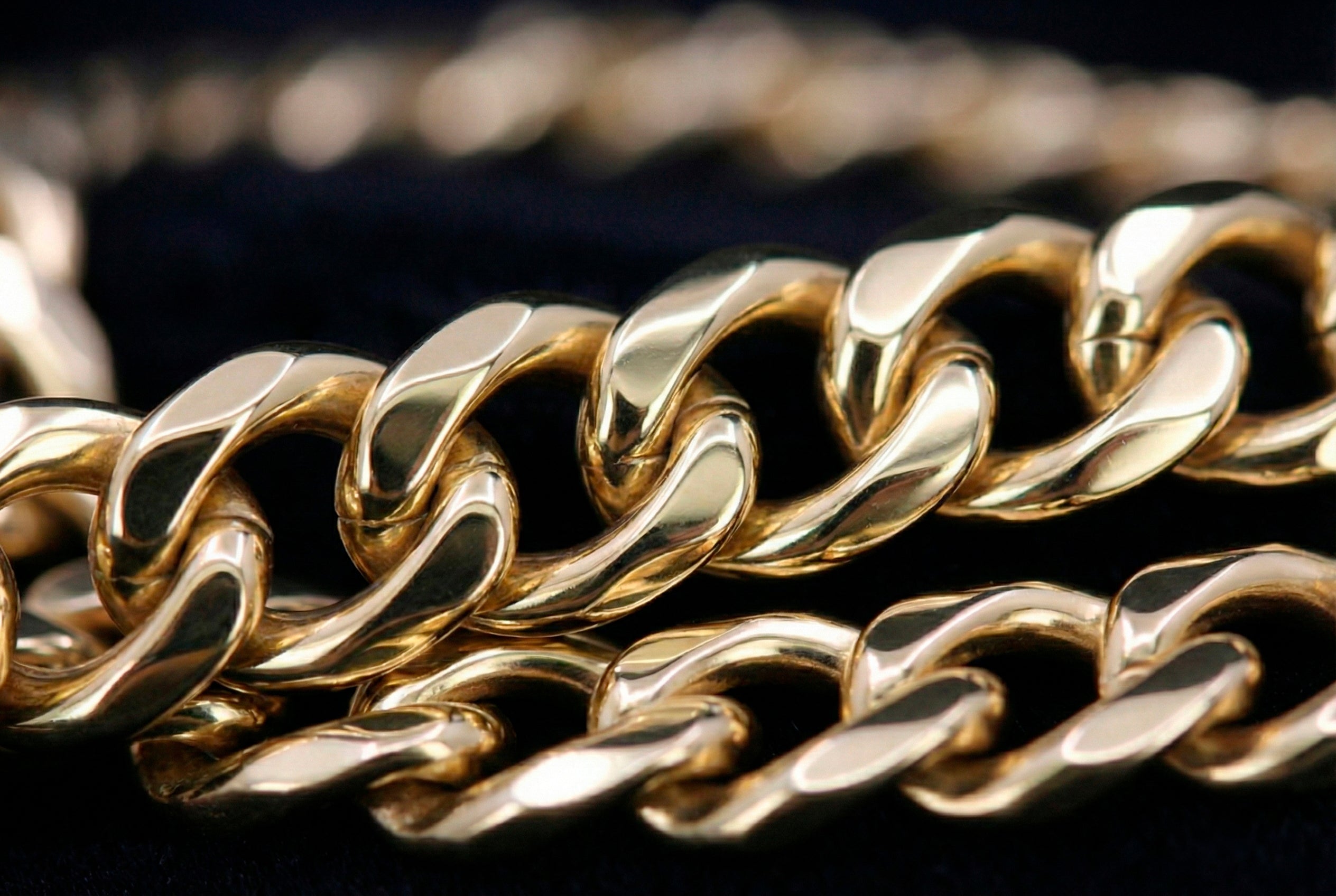CUBAN LINK NECKLACE
