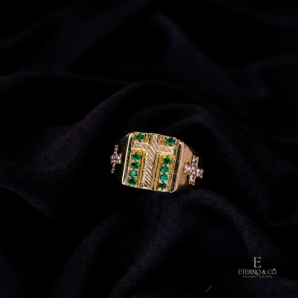 Luxurious Gold Ring with Emerald and Diamond – A Timeless Statement