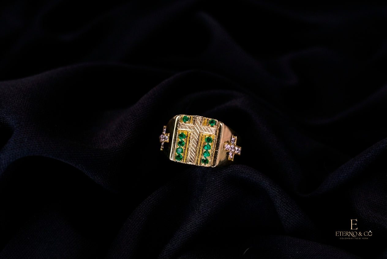 Luxurious Gold Ring with Emerald and Diamond – A Timeless Statement