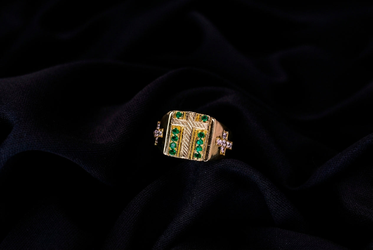 18K GOLD RING W/ CUBIC ZIRCONS