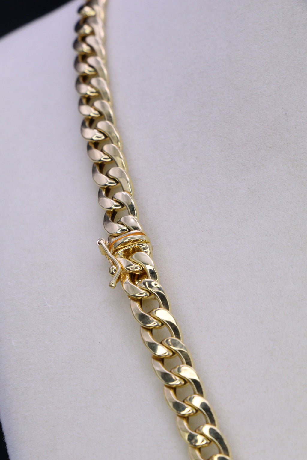 CUBAN LINK NECKLACE