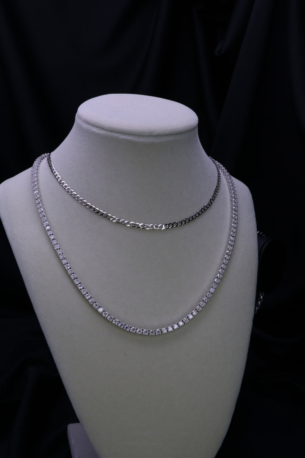 CADENA DE PLATA Y DIAMANTES (PENDIENTE N )