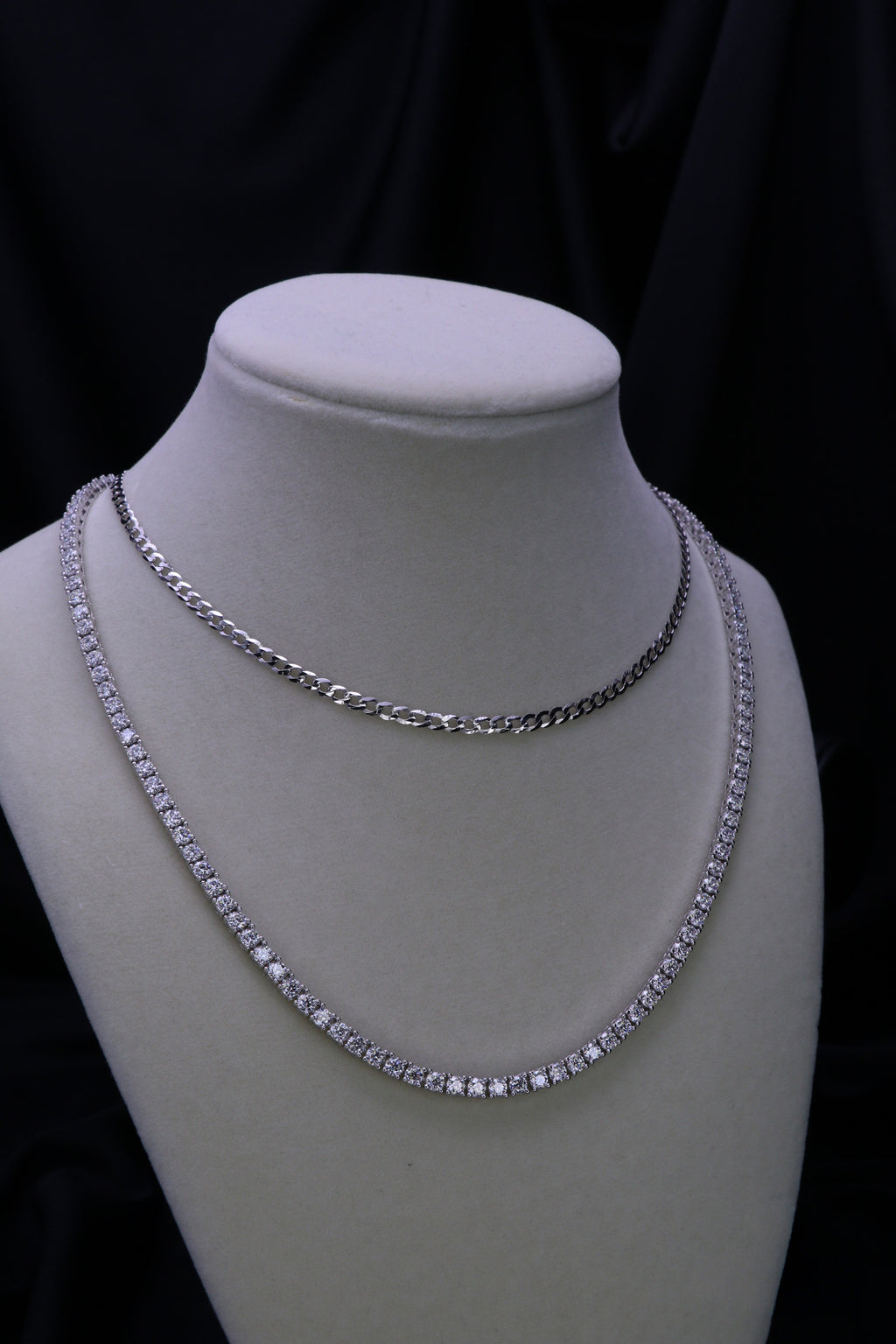 CADENA DE PLATA Y DIAMANTES (PENDIENTE N )