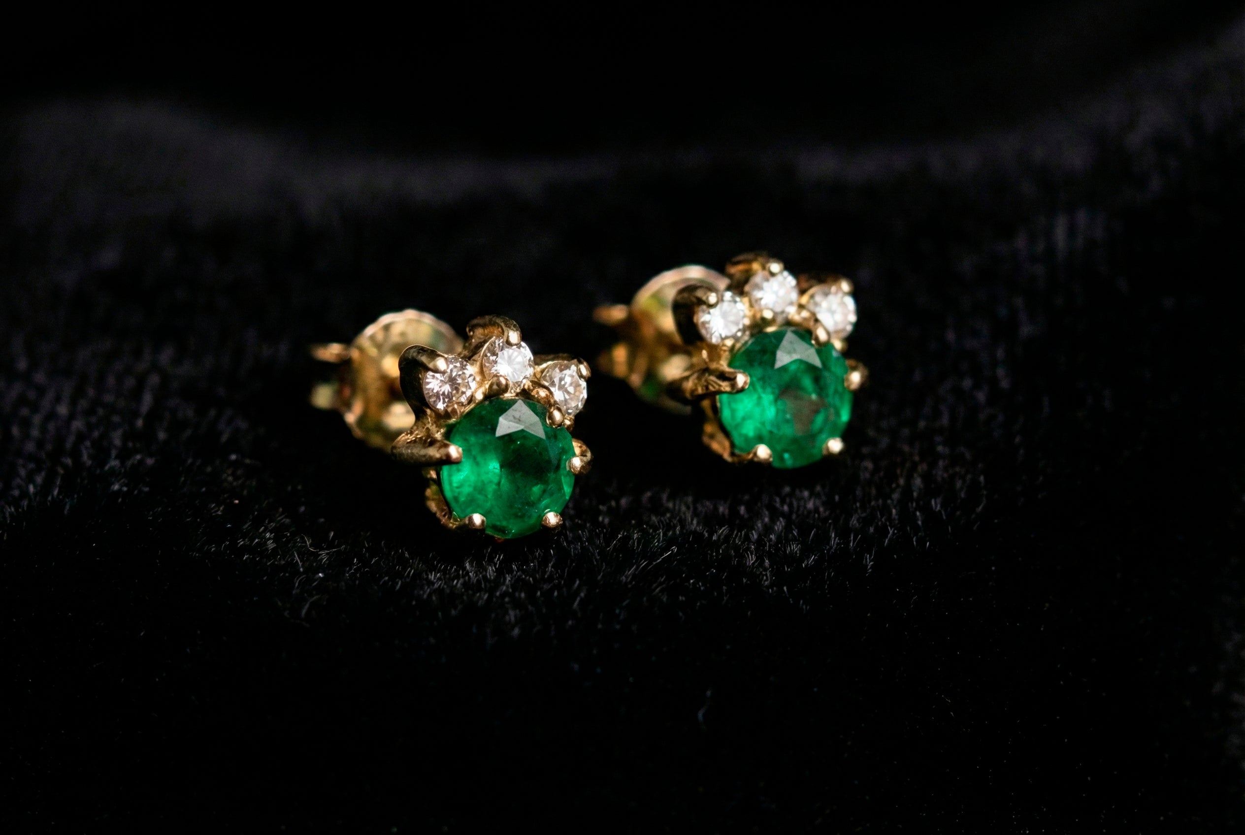 EMERALD AND DIAMOND STUDS